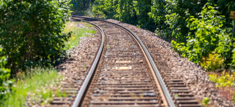 En järnvägsräls i Kalmar län