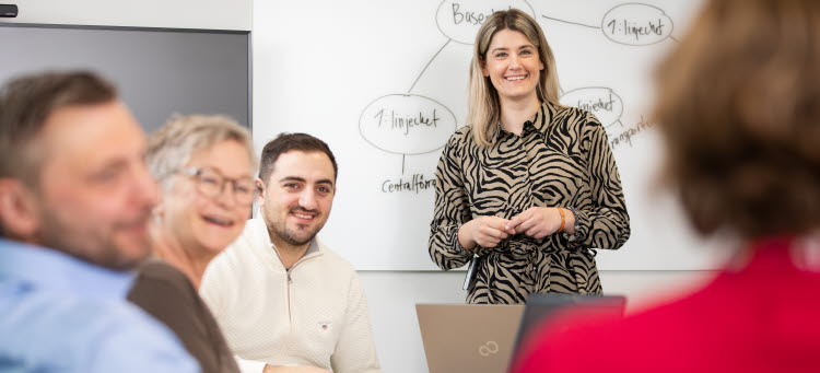 Glada kollegor i möte